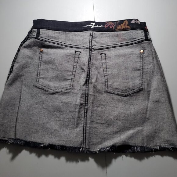 7 For All Mankind Black Denim Floral Mini Skirt sz 28w - Picture 15 of 16
